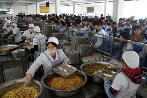 學(xué)校食堂承包這個(gè)近乎被壟斷的賺錢生意，如今卻“開不下去”？