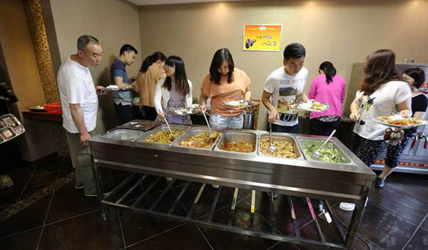 什么是團(tuán)膳服務(wù),食堂是否屬于團(tuán)膳膳食？